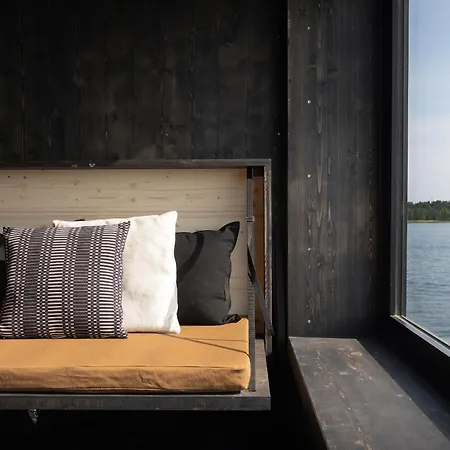 منزل ريفي Majamaja Off-grid Retreat هلسنكي