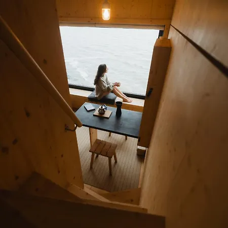 Majamaja Off-grid Retreat منزل ريفي هلسنكي